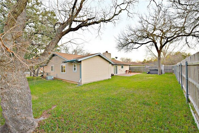 Building Photo - 11028 Hard Rock Rd