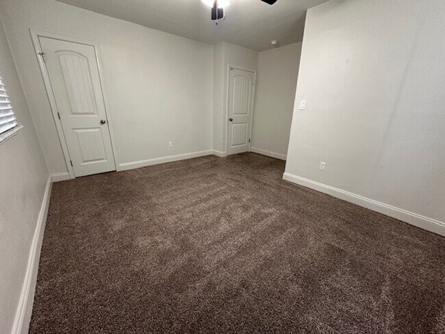 Building Photo - 11940 Rosedale Hwy