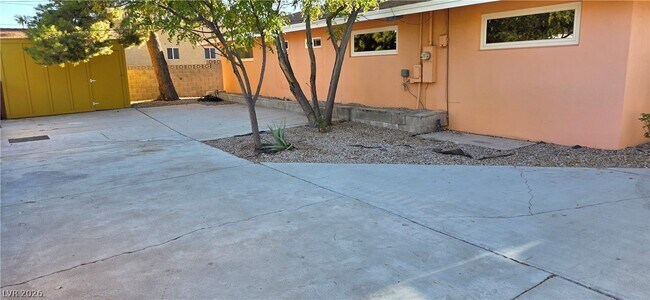 Building Photo - 1308 Winwood St