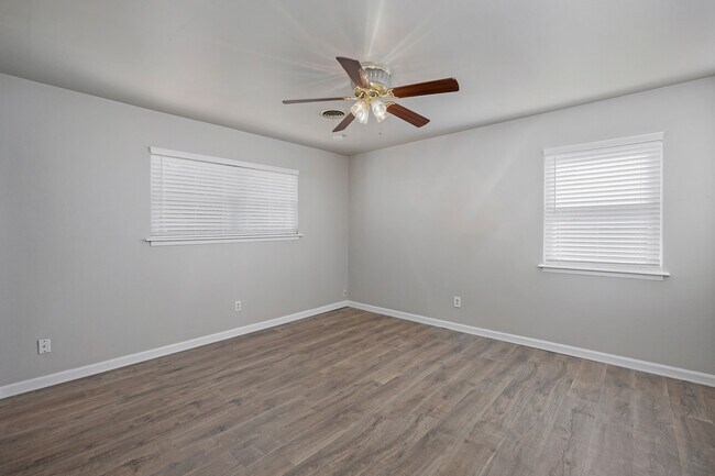 Building Photo - 5119 Oregon Trl
