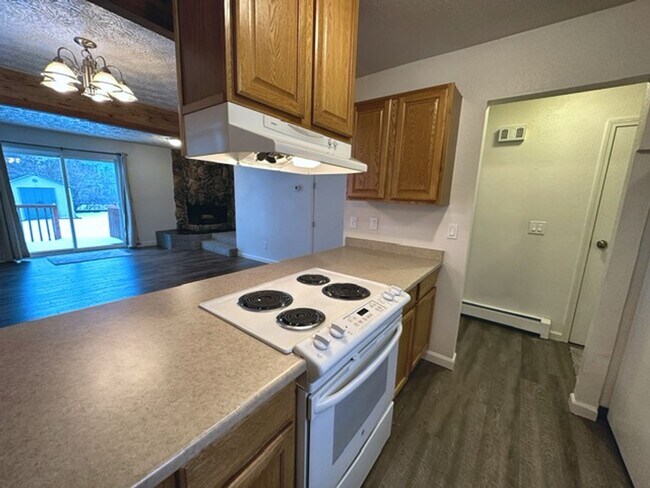 Building Photo - 3012 W 33rd Ave