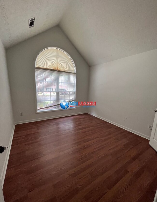 Building Photo - 3-bedroom ranch near Norris Lake