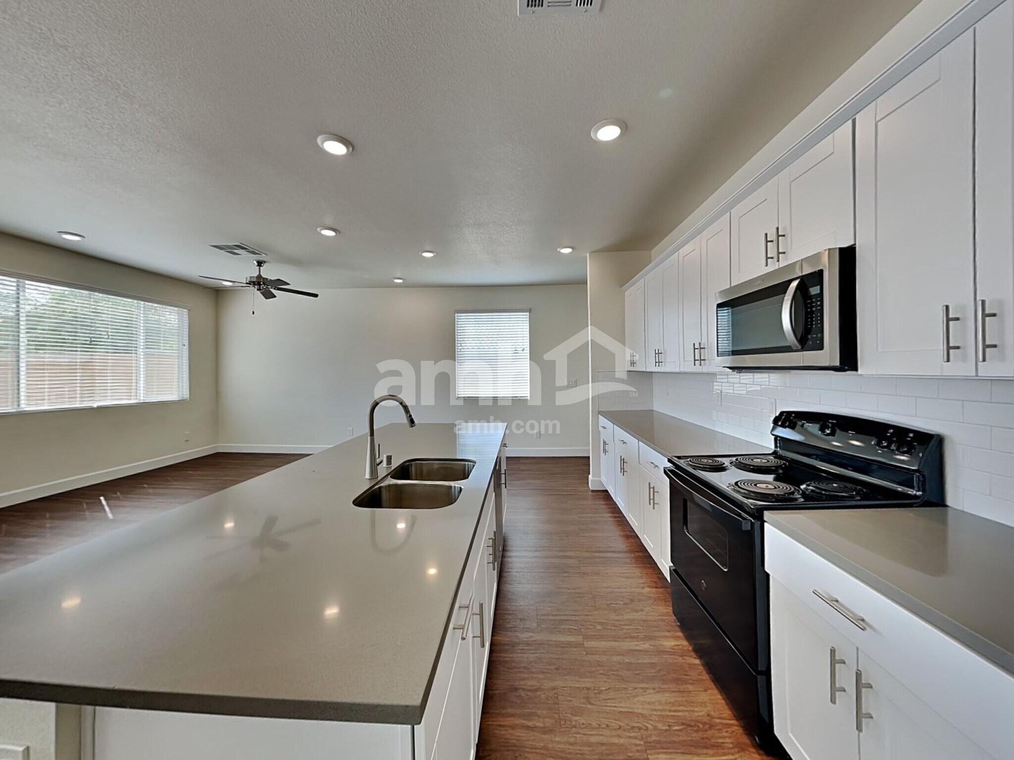 Building Photo - 1609 Viaggio Ave
