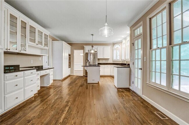 Building Photo - 510 Jacaranda Ct