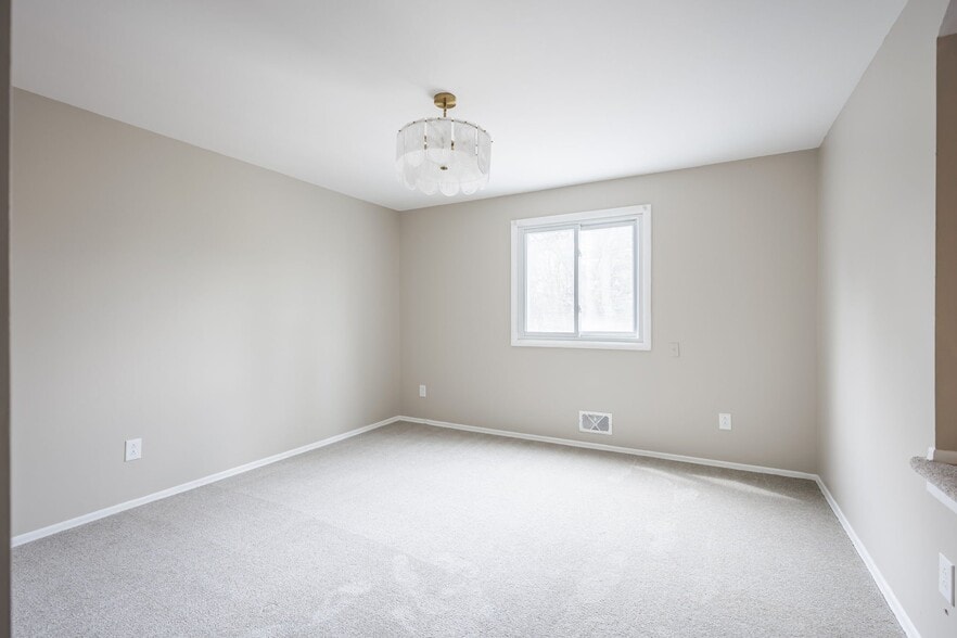 Building Photo - 10 Stuyvesant Rd