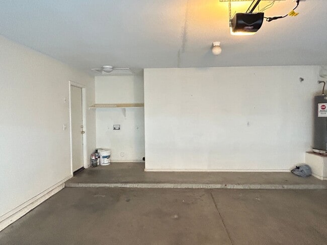 Building Photo - Charming Pocket Neighborhood.