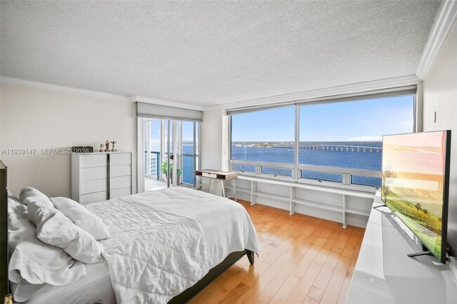 Building Photo - 1541 Brickell Ave