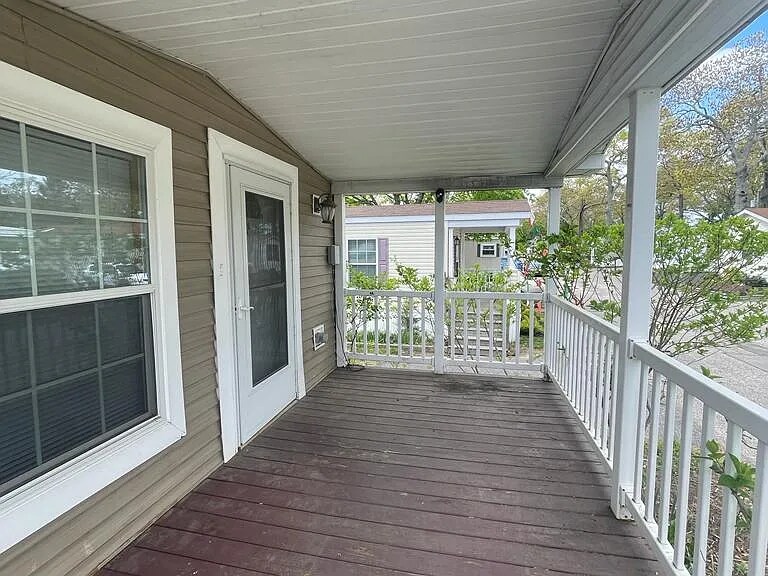 Building Photo - 37 Hubbard Ave