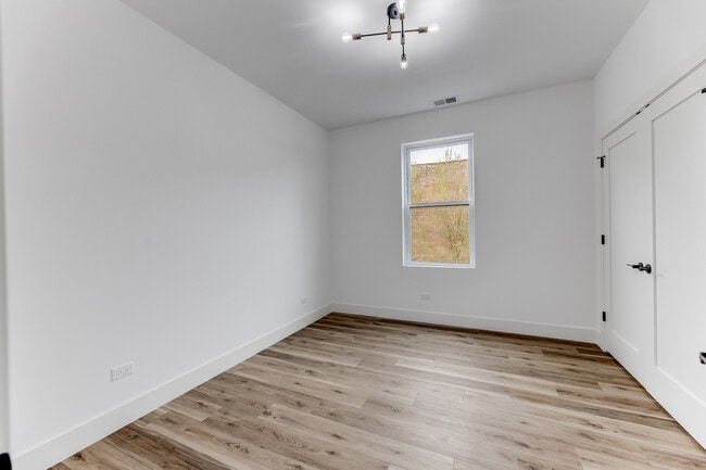 Building Photo - 5921 S Calumet Ave