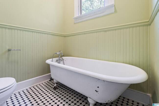 Building Photo - 3716 6th Ave S