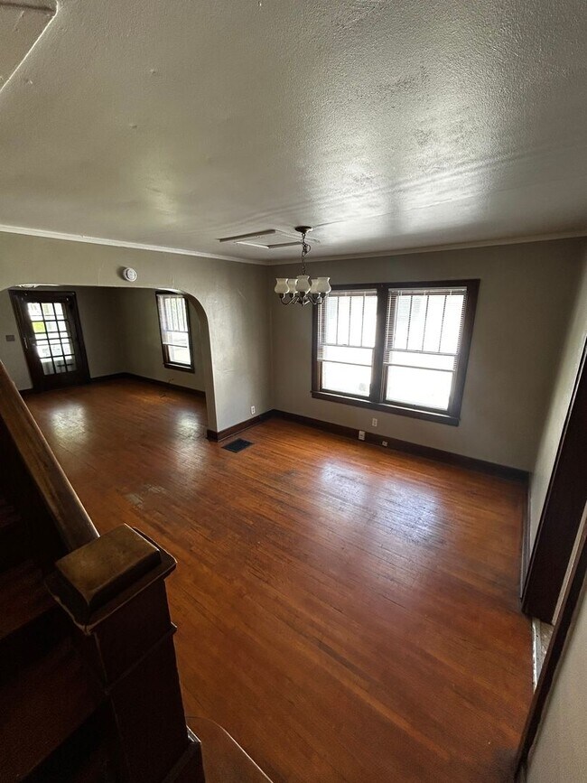 Building Photo - Washington Street Duplex