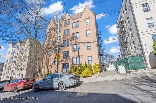 Building Photo - 37 Avon Pl