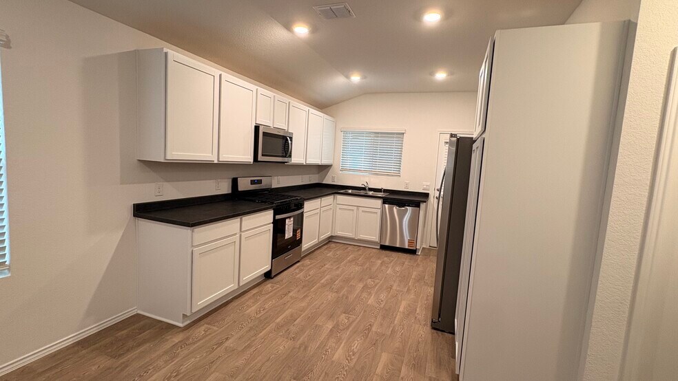 Building Photo - 316 Constanza Trl