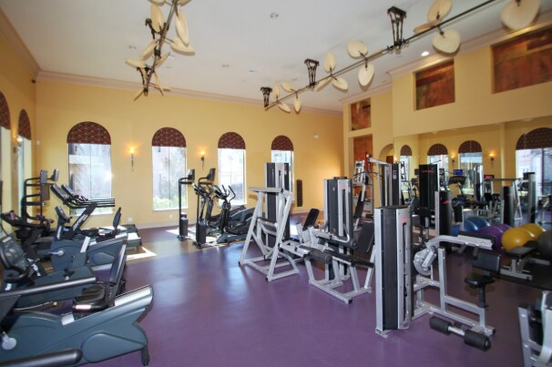 Building Photo - Comfort Just Minutes from It All