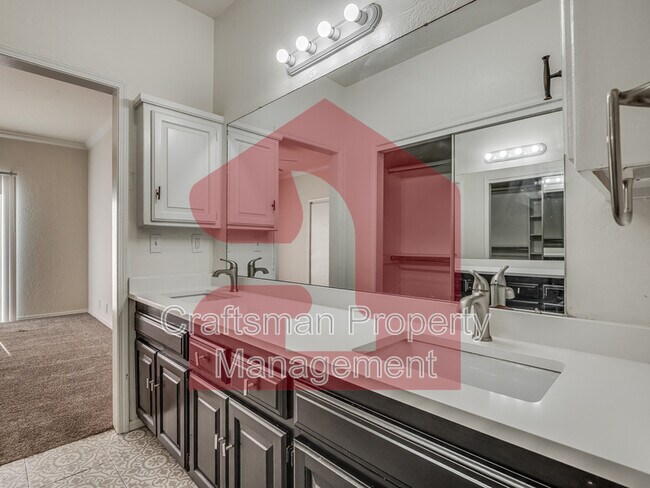 Building Photo - 2708 Silvertree Dr