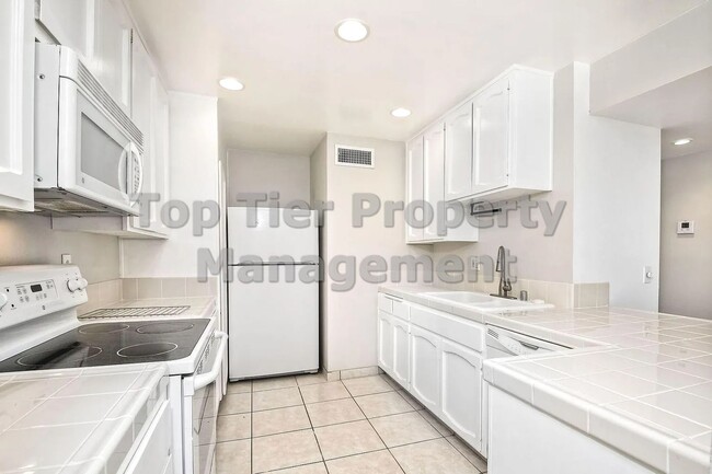 Building Photo - Beautiful & Bright 3bd 2 ba  on the Omni L...