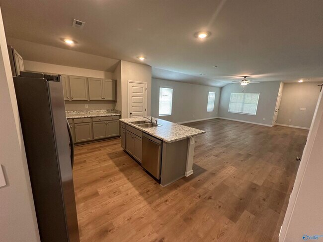 Building Photo - 205 Six Pence Ct