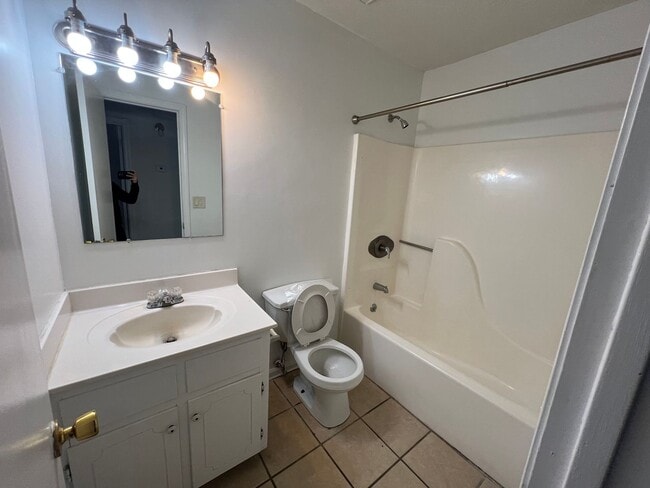 Building Photo - Oconee County Duplex