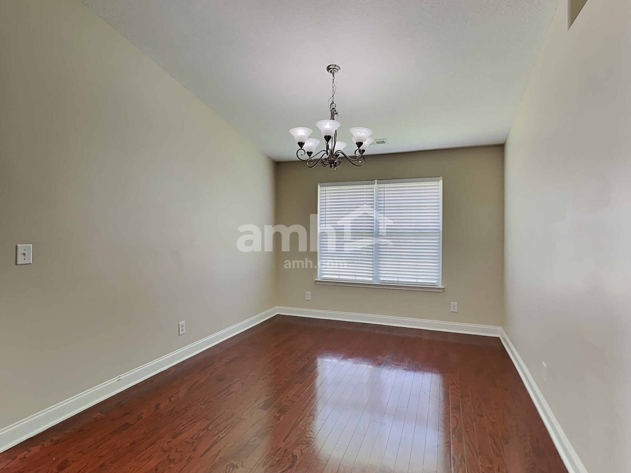 Building Photo - 1762 Woods Ln