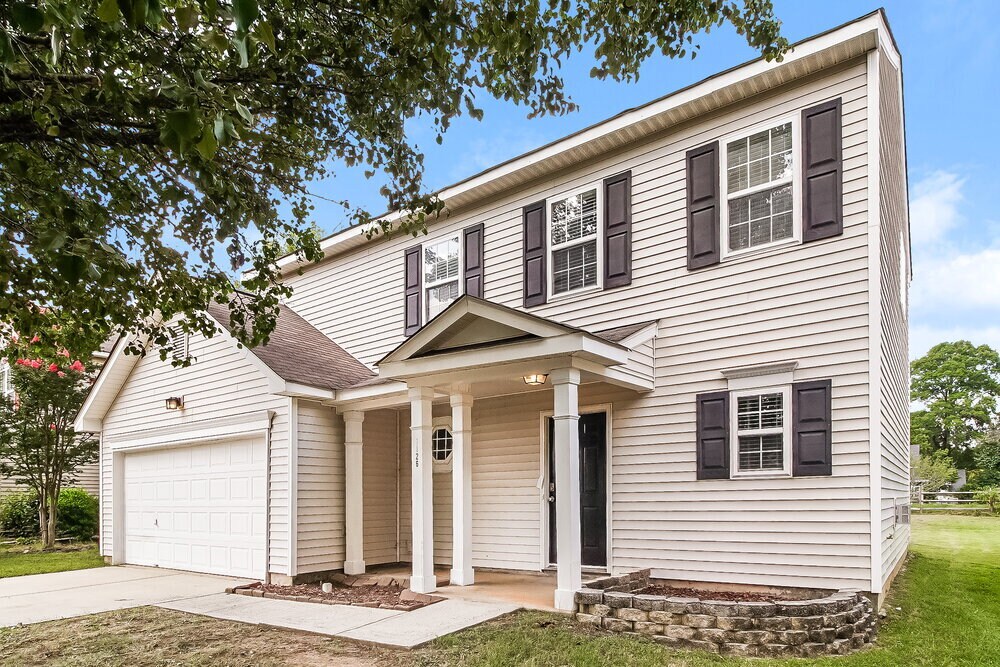 Building Photo - 10126 Green Hedge Ave