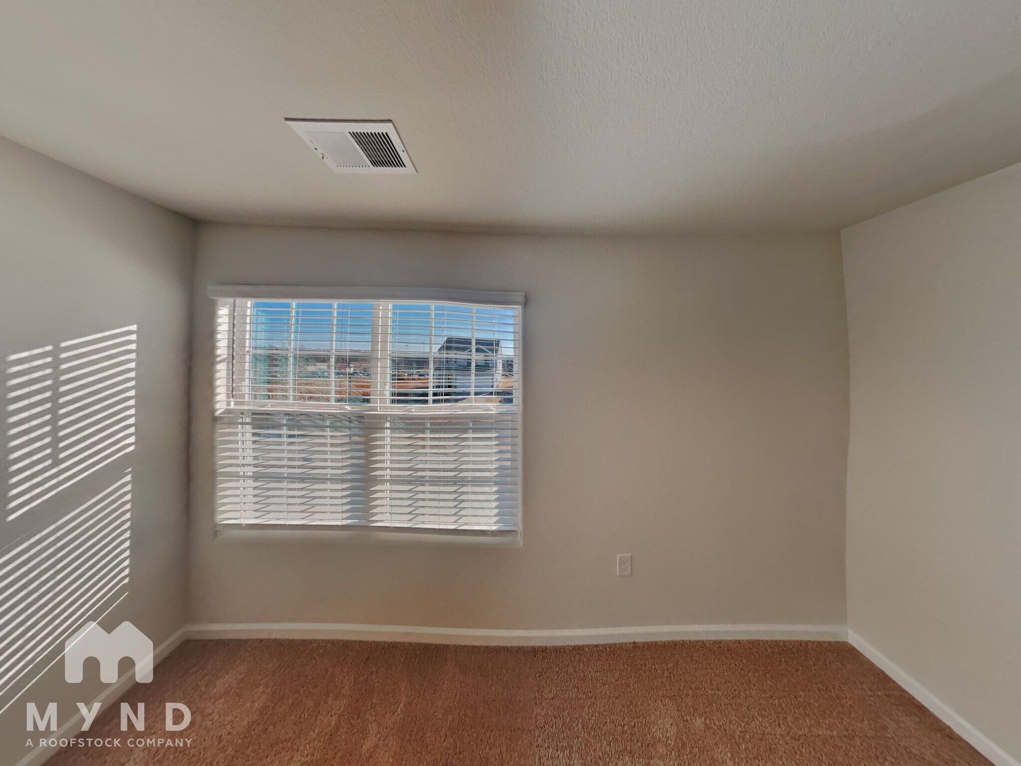 Building Photo - 126 Lightning Dr