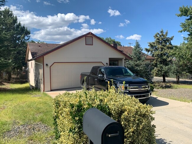 Two car driveway - 1903 Cedarwood Dr