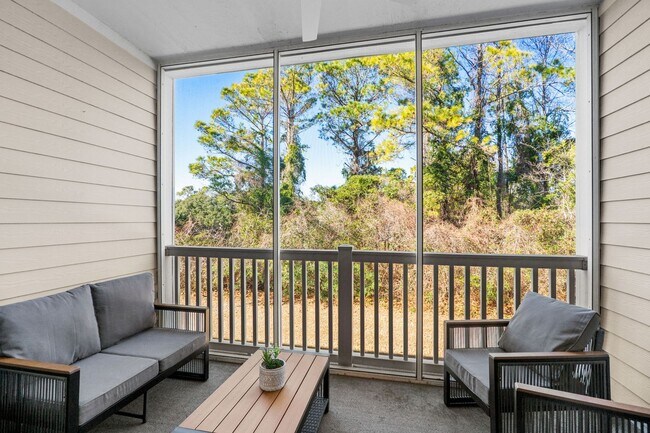 Building Photo - Golf Paradise