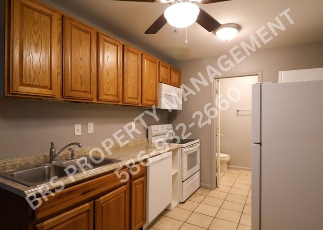 Building Photo - Charming Warren Home Ready for Immediate Occupancy