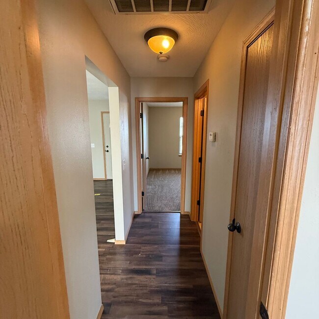 Building Photo - 3 bedroom 2 bathroom  Home in Clever MO