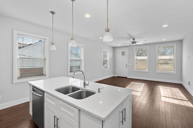 Building Photo - Available Now! 4 Bed, 3.5 Bath, Convenient...