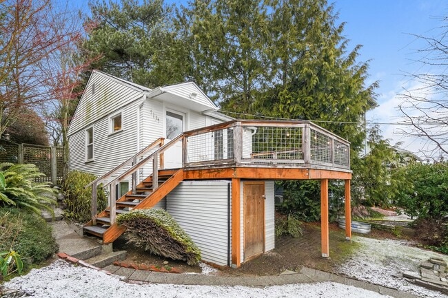 Building Photo - Modern Oasis in Seattle: 2-Bed, 2-Bath with Luxurious Amenities!