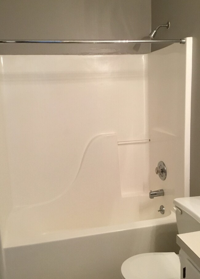 Building Photo - 3 Bedroom in Glenn Eagle Subdivision!