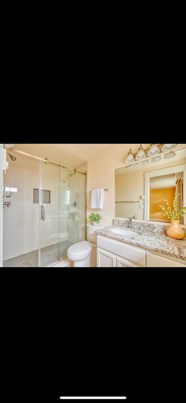 Building Photo - 3062 NW Kelly Hill Ct