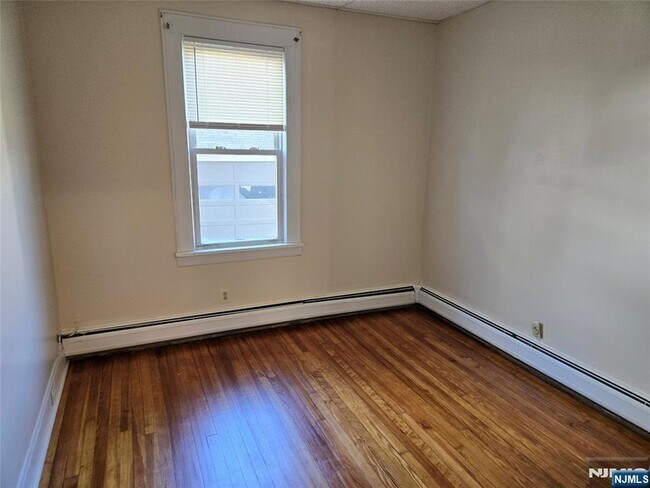 Building Photo - 221 Hayward Pl