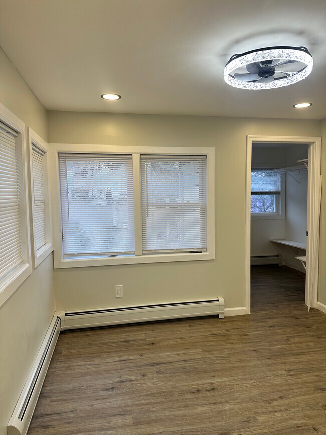 Building Photo - 5 Ashford St