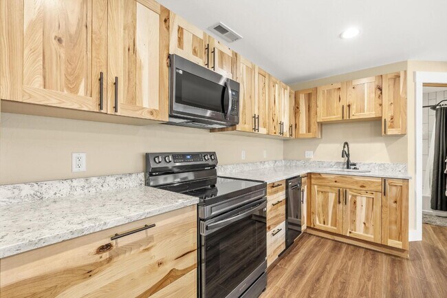 Building Photo - Hillside Hideaway in Historic Virginia Cit...