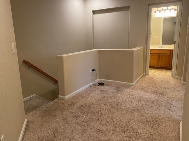 Building Photo - Condo with access to clubhouse and interne...