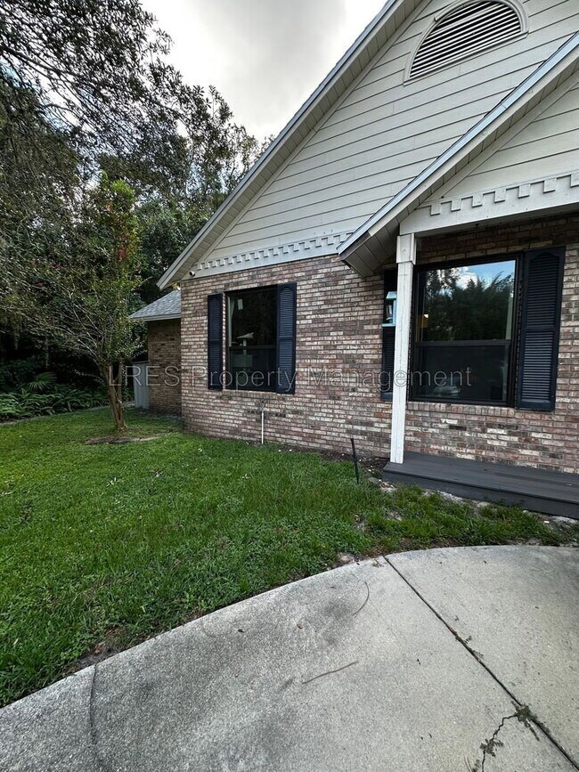 Building Photo - 526 Stephanie Ct