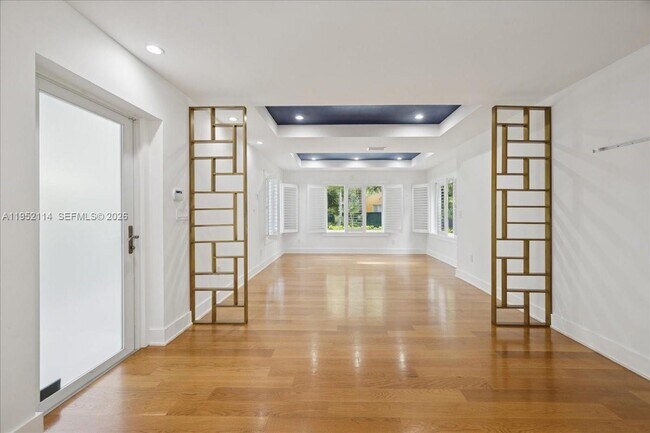 Building Photo - 2910 Calusa St