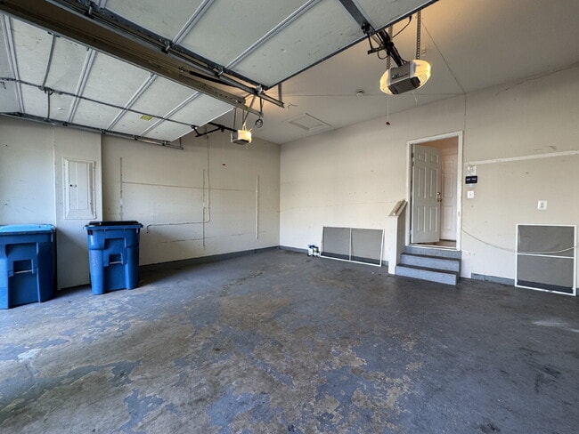 Building Photo - Spacious Elegance in Gated Piedmont!