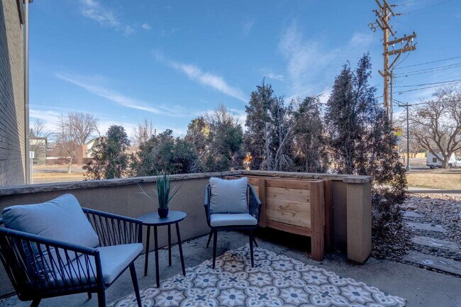 Building Photo - Stylish 2BR/2BA Condo with Patio & Parking...