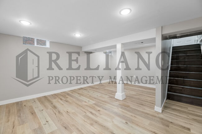 Building Photo - 2548 N Somerset Ave