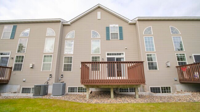 Building Photo - 15250 Florist Cir