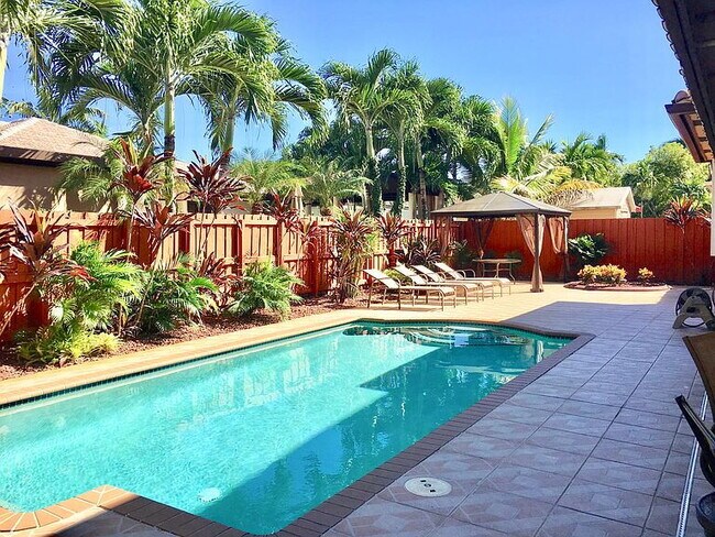 Building Photo - "Spacious 4-Bed Oasis with Granite Elegance & Pool in Miami Lakes"