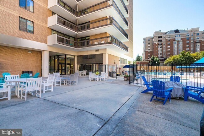 Building Photo - 3800 Fairfax Dr