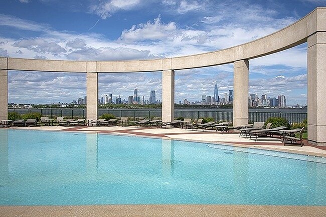 NY Facing Swimming Pool - 15 Freedomway