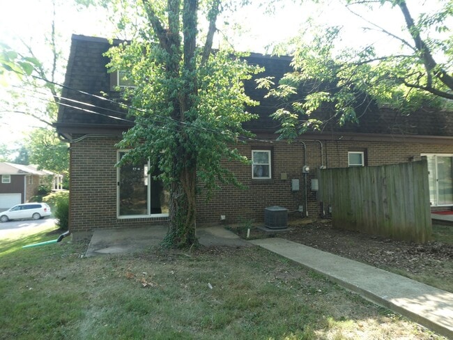Building Photo - 1409 Joann St