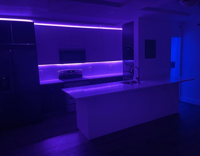 Building Photo - 1100 NE 9th Ave