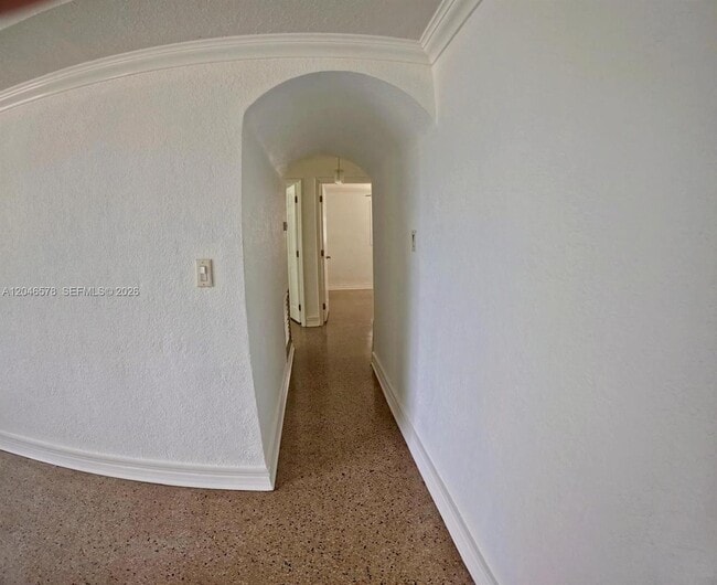 Building Photo - 5720 SW 38th Ct