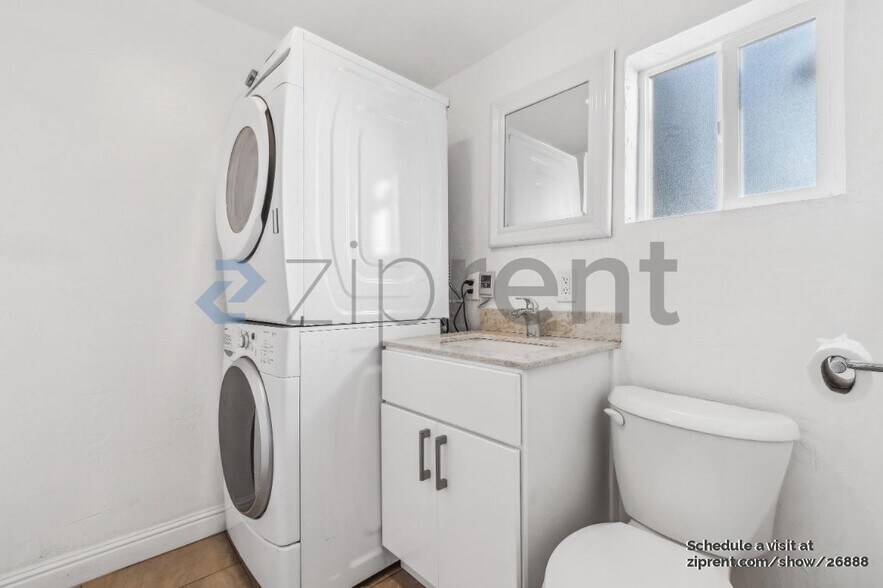 Building Photo - Unit